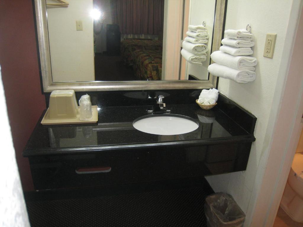 Motel 8 Maricopa Екстериор снимка